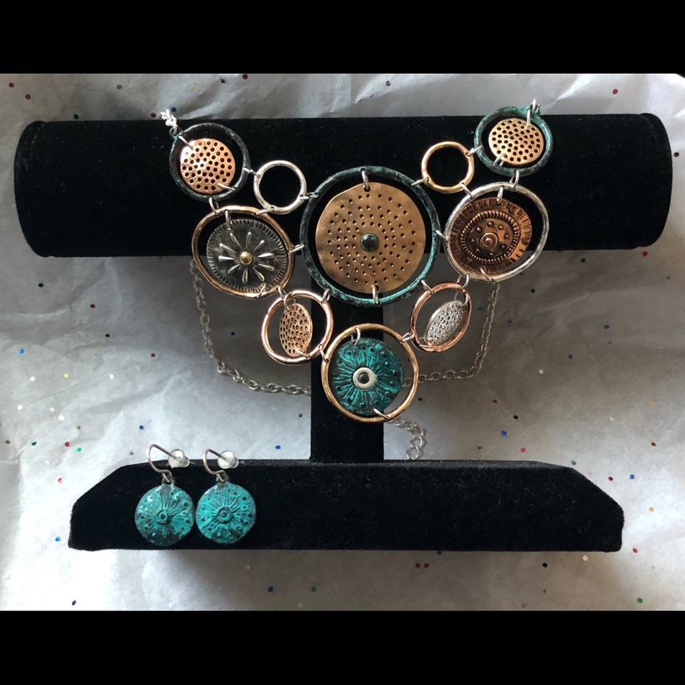 Gorgeous Necklace and Earring Set